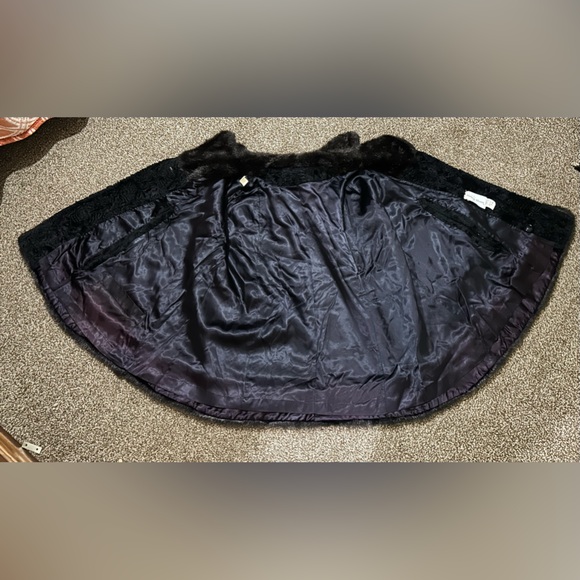 Betty Rose Vintage Fur - Picture 9 of 13